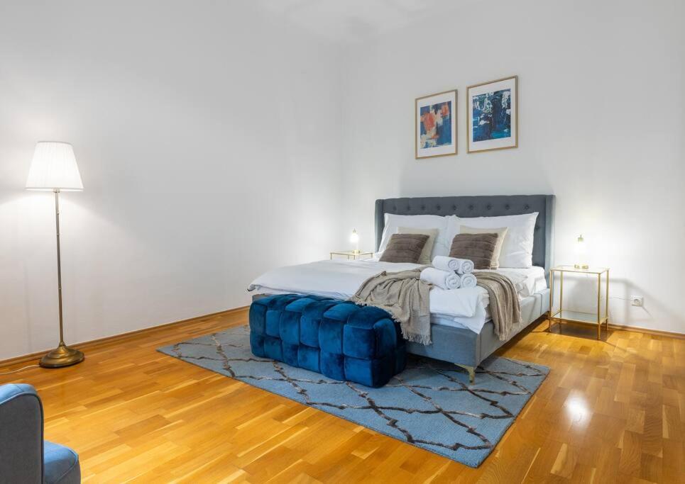 Charming 2Bedroom Old Town Apartment Прага Экстерьер фото