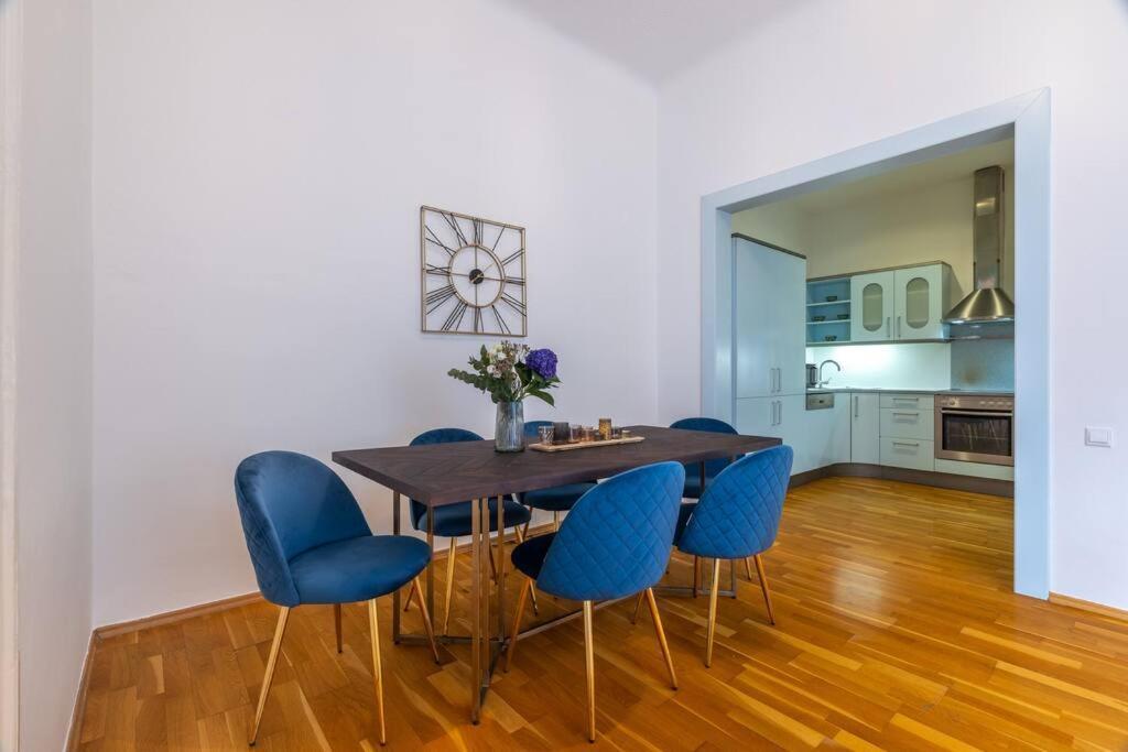 Charming 2Bedroom Old Town Apartment Прага Экстерьер фото