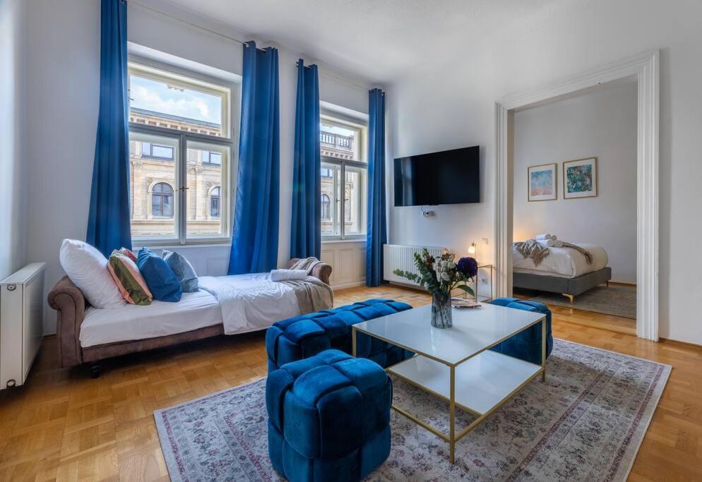 Charming 2Bedroom Old Town Apartment Прага Экстерьер фото