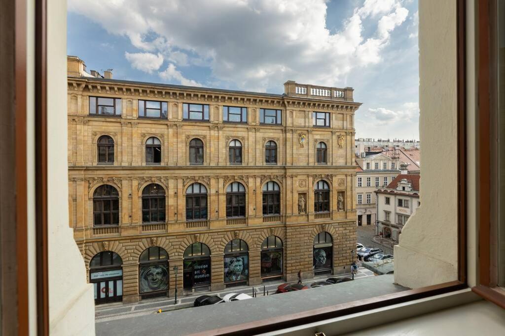Charming 2Bedroom Old Town Apartment Прага Экстерьер фото